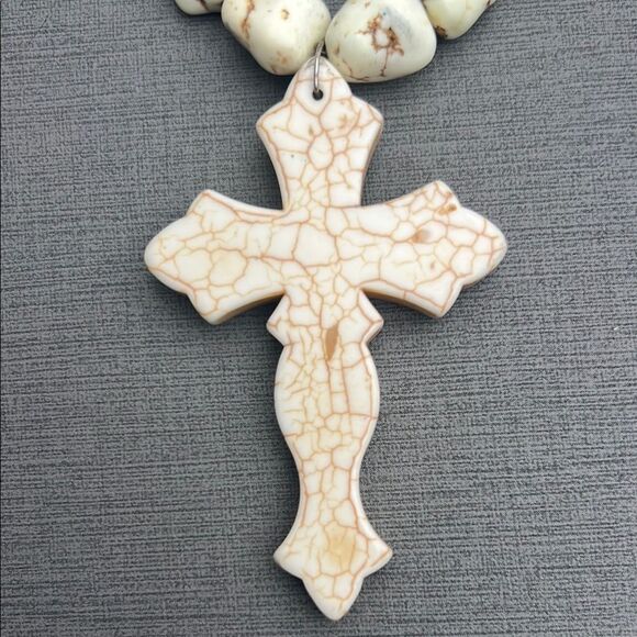 Women White Turquoise Ivory Chunky Natural Howlite Stone Cross Pendant Necklace - Picture 2 of 13